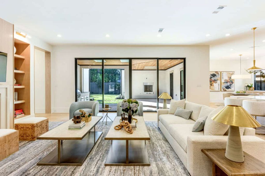 6218_Lakehurst_living_room_2